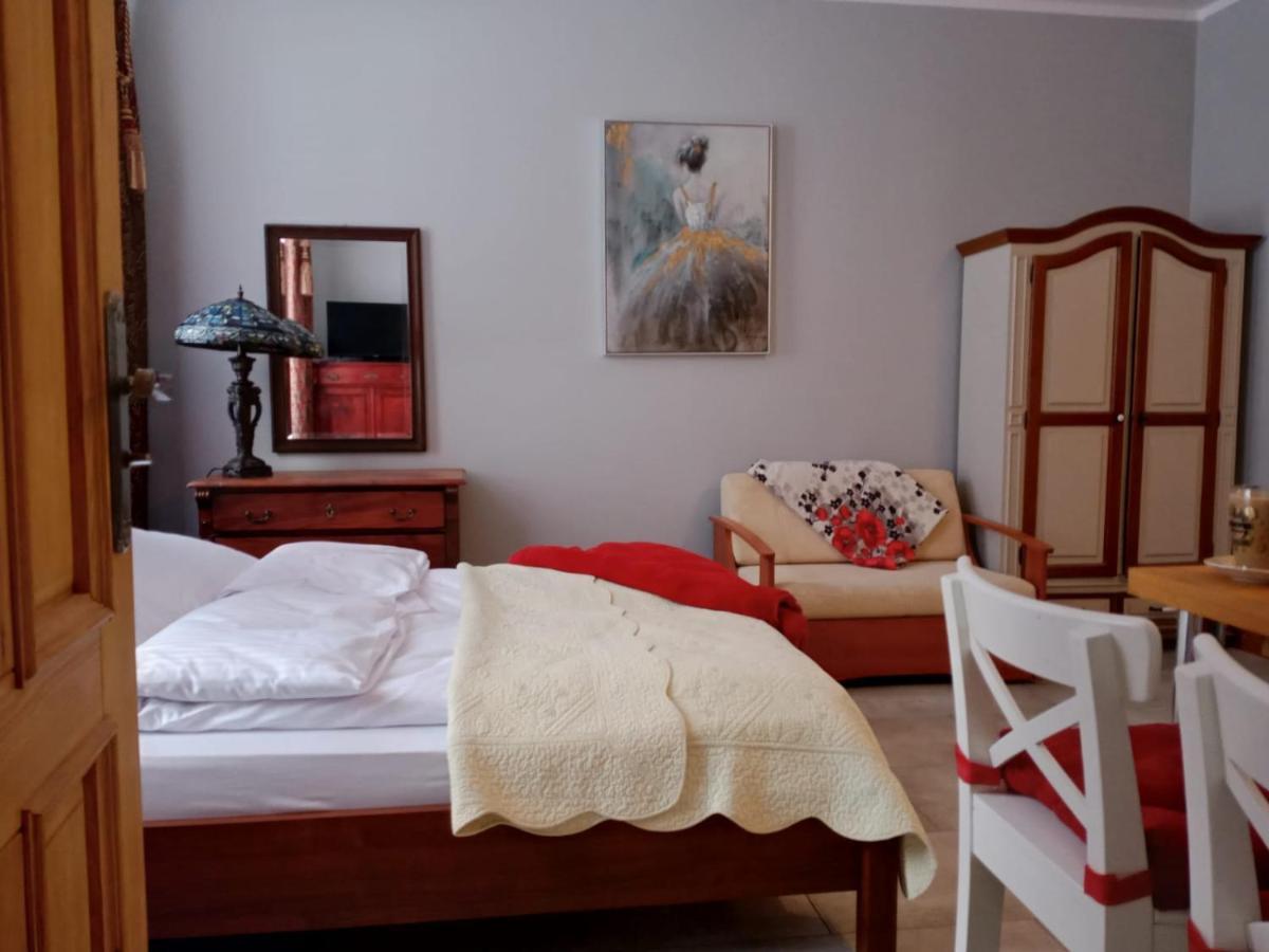 Sunny Bear Bed & Breakfast Jelenia Góra Buitenkant foto