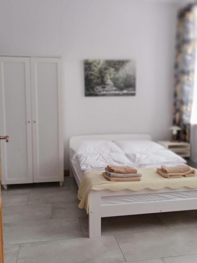 Sunny Bear Bed & Breakfast Jelenia Góra Buitenkant foto